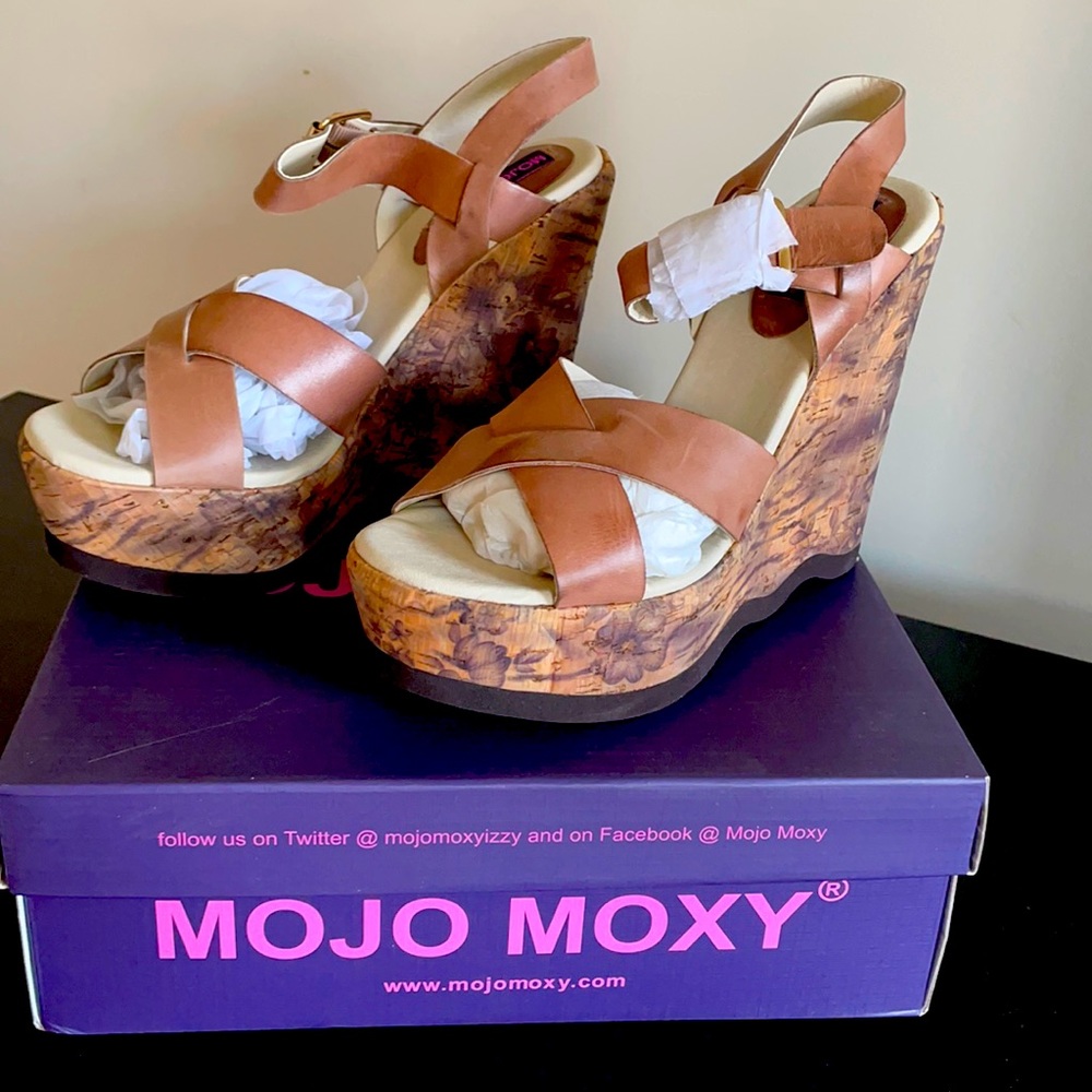 Mojo Moxy size 9 platform wedge